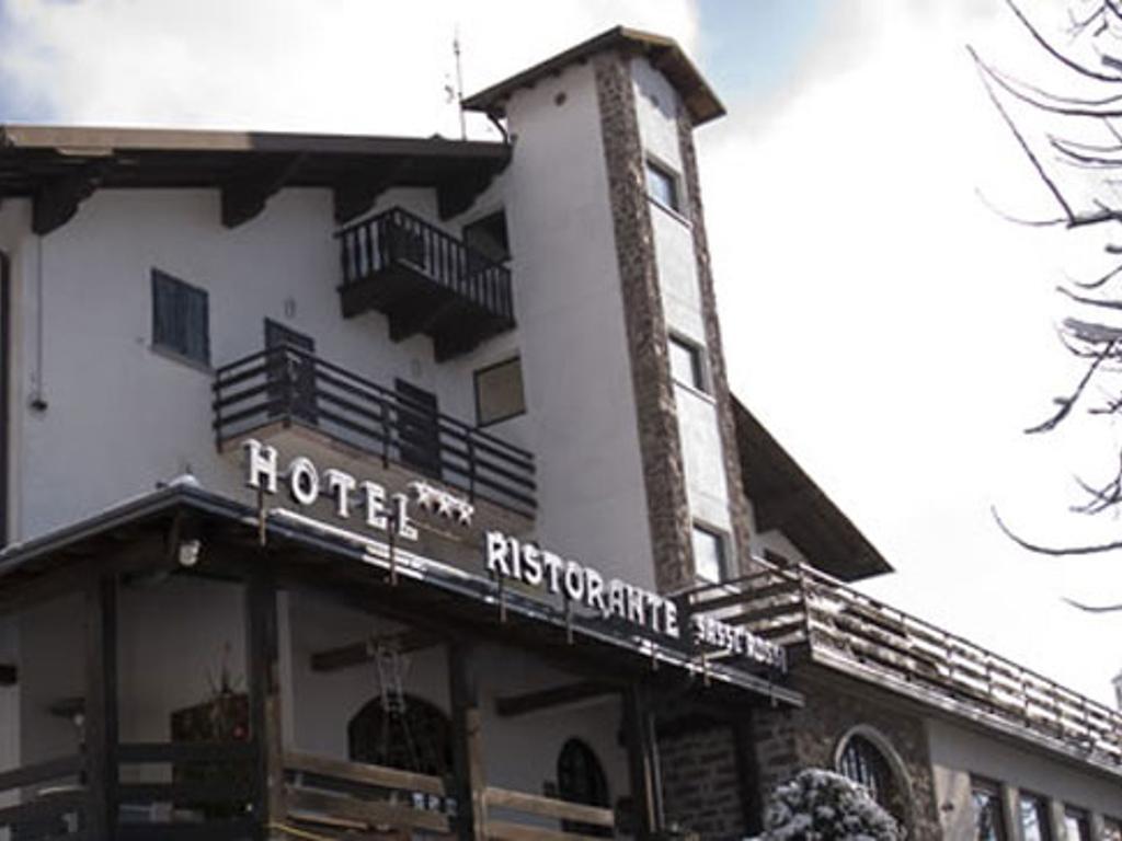 Hotel Ristorante Sassi Rossi 타세노 외부 사진