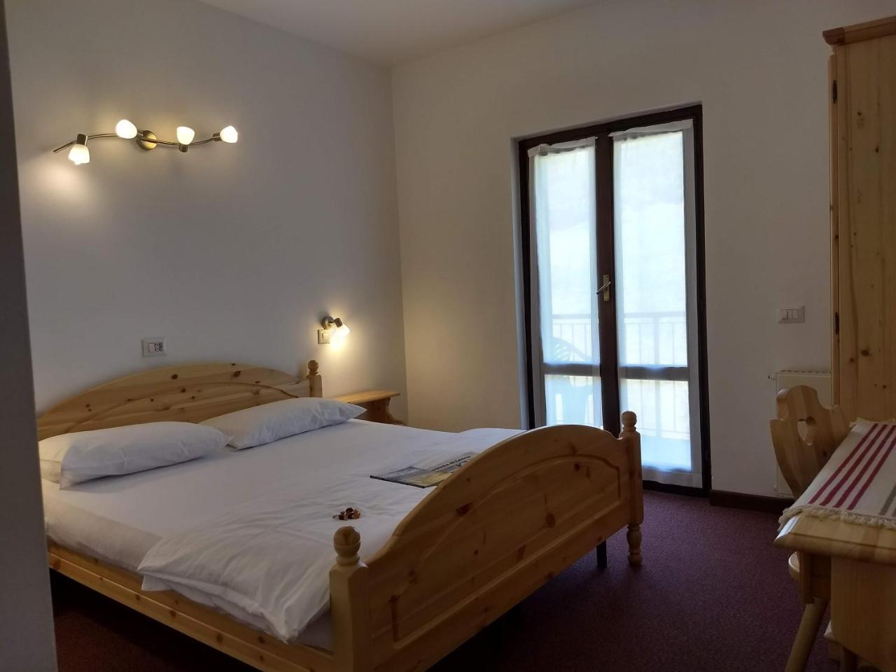 Hotel Ristorante Sassi Rossi 타세노 외부 사진